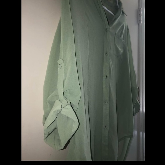 Ya Los Angeles - Long sleeve button down flowy top - cut out back - Picture 3 of 7